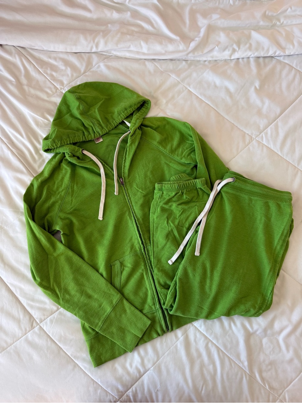 Mossimo Supply Co. Lime Green Hoodie and Joggers Set(bleach only visible inside)